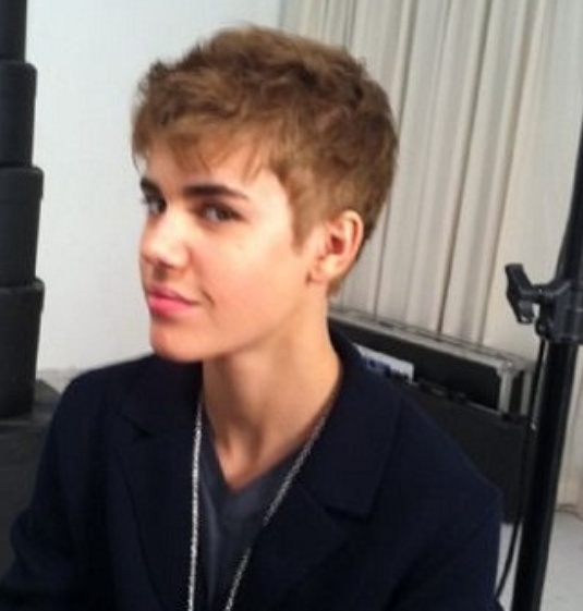 justin bieber new 2011 photos. justin bieber new haircut 2011